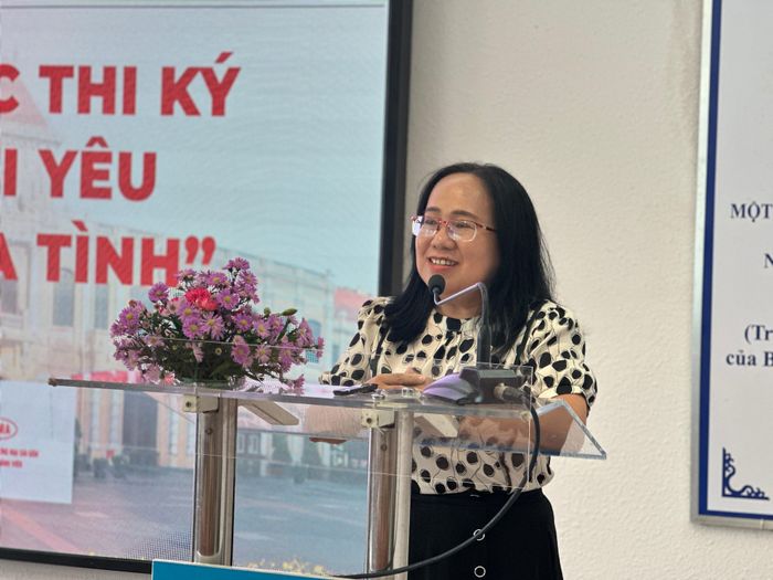 Đồng chí Đinh Thị Thanh Thủy, Phó Trưởng Ban Tuyên giáo và Dân vận Thành ủy TPHCM, phát biểu tại chương trình. Ảnh: QUỲNH YÊN