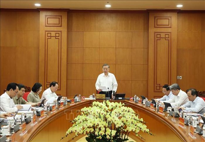  Tổng Bí thư, Chủ tịch nước Tô Lâm chủ trì buổi làm việc với các cơ quan liên quan về đánh giá kết quả 1 năm triển khai thực hiện Nghị quyết 71-NQ/TW của Bộ Chính trị về đột phá phát triển giáo dục và đào tạo. Ảnh: TTXVN 