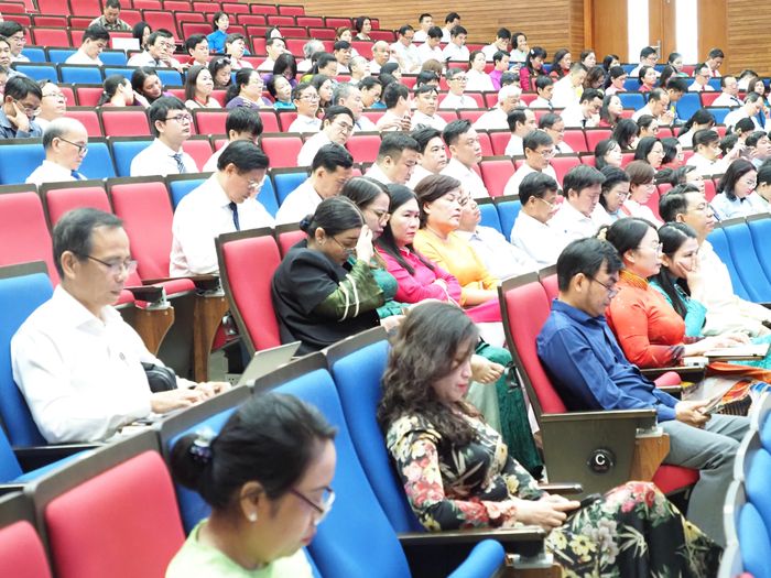  Đại diện trường học, UBND phường, xã, đặc khu tham gia Hội nghị tổng kết công tác quản lý chất lượng năm học 2025-2026 và triển khai nhiệm vụ năm học 2026-2027 