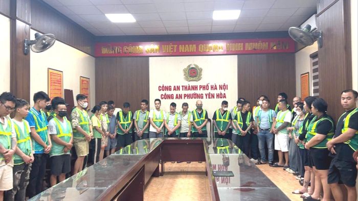 Các đối tượng liên quan trong đường dây mua bán trái phép chất ma túy. Ảnh: CÔNG AN PHƯỜNG YÊN HÒA