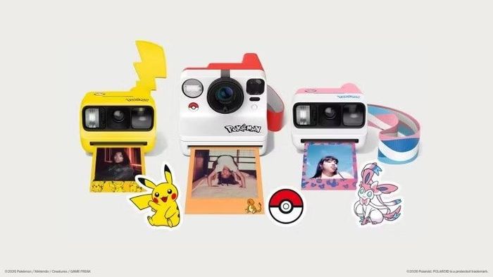  Polaroid Now Generation 3 Pokémon Edition mang diện mạo lấy cảm hứng từ Pokéball. 