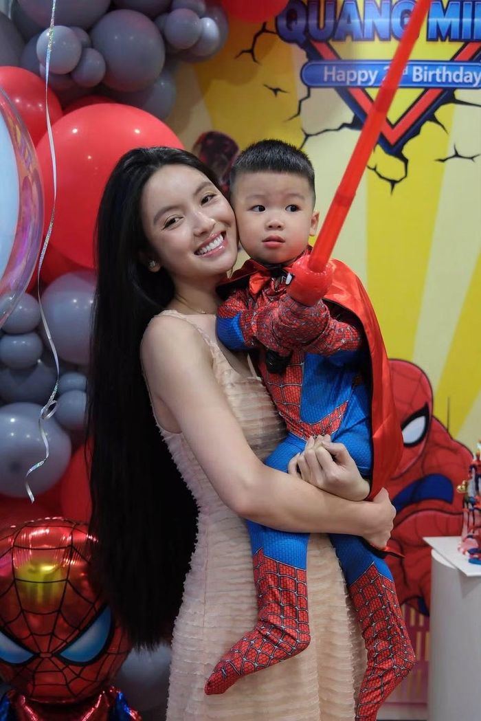 Dù đã trải qua hành trình làm mẹ, Chu Thanh Huyền vẫn giữ được phong độ về sắc vóc. Mỗi lần xuất hiện trước công chúng hoặc trên mạng xã hội, cô thường nhận được nhiều bình luận tích cực về nhan sắc. Ảnh: FB Chu Thanh Huyền