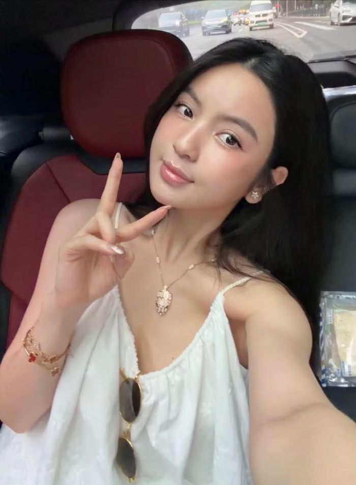 Điểm khiến Chu Thanh Huyền nhận được nhiều lời khen là diện mạo trẻ trung dù đã trải qua quá trình sinh nở. Người đẹp vẫn duy trì vóc dáng cùng phong thái chỉn chu, thường xuyên xuất hiện với diện mạo được đầu tư kỹ lưỡng. Ảnh: FB Chu Thanh Huyền