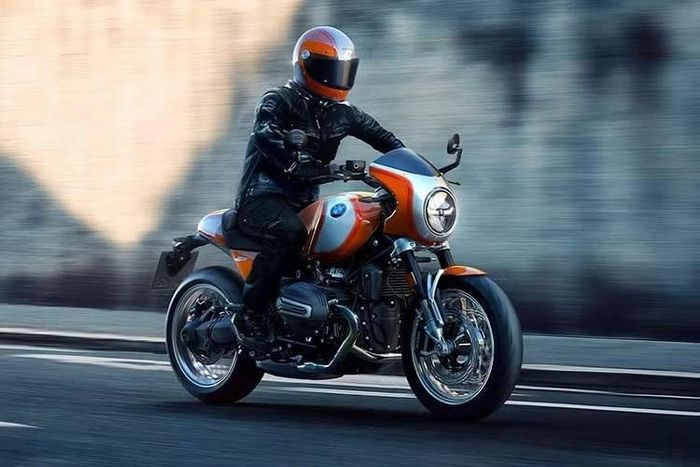 Theo thông tin từ phía đại lý BMW Motorrad Việt Nam, đã có 6 chiếc BMW R 12 S đã có khách đặt cọc và giá niêm yết của mẫu xe này là 789 triệu đồng. Như vậy R 12 S đắt hơn 90 triệu đồng so với chiếc R 12 nineT mà nó dựa trên.