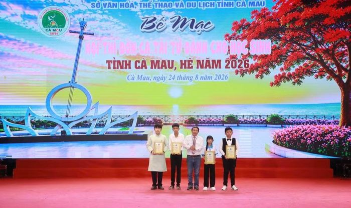 Thí sinh được trao giải triển vọng.