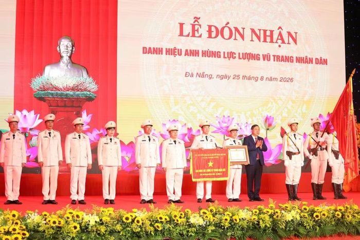 Công an Đà Nẵng đón nhận danh hiệu Anh hùng lực lượng vũ trang nhân dân. Ảnh: Công an Đà Nẵng