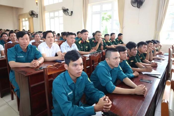 Học viên tham gia lớp đào tạo. Ảnh: Quang Cường/Bộ CHQS Đà Nẵng