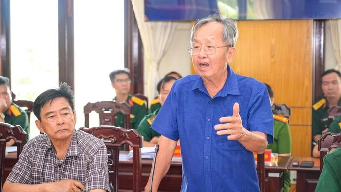 Các cựu chiến binh, nhân chứng lịch sử, đồng đội của liệt sĩ cùng đại diện các cơ quan, đơn vị trao đổi tại hội thảo.