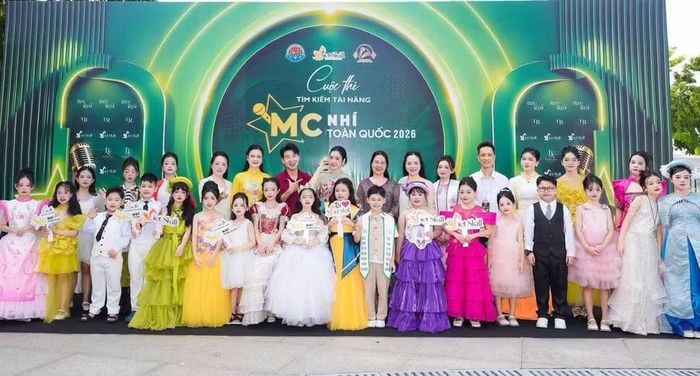 MC Thanh Mai cho biết, giá trị lớn nhất của Cuộc thi MC nhí toàn quốc không nằm ở những chiếc cúp, mà ở khoảnh khắc một đứa trẻ dám tự tin bước lên sân khấu.