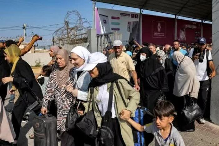 Người Palestine phải di dời tại Dải Gaza trong bối cảnh các lệnh sơ tán tiếp tục được ban hành tại nhiều khu vực. (Nguồn: Le Monde)