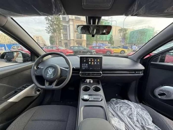 Khoang nội thất VinFast Limo Green được bố trí theo cấu hình 7 chỗ, hướng đến khả năng tối ưu không gian cho hành khách.
