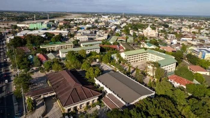 Toàn cảnh Trường THPT Quốc gia Tarlac nhìn từ trên cao, một trong những hệ thống trường THPT công lập đầu tiên và lâu đời nhất Philippines. (Nguồn: Getty Images)