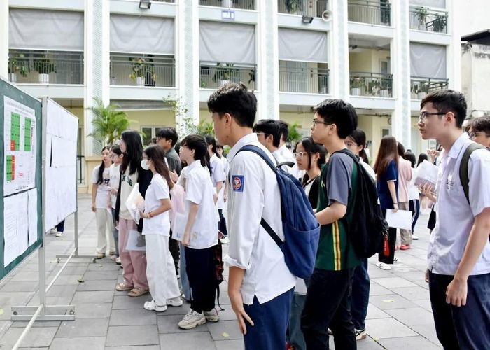 Học sinh tham dự kỳ thi lớp 10. (Ảnh: Phạm Thảo)