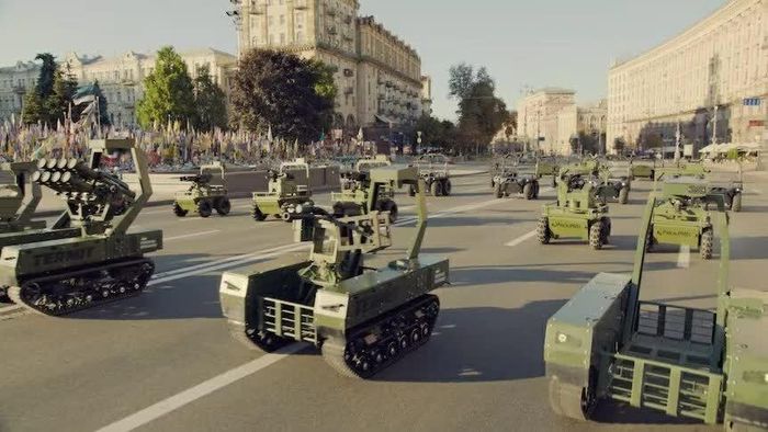 Các UGV diễu hành trong lễ kỷ niệm Ngày Độc lập lần thứ 35 của Ukraine tại thủ đô Kiev ngày 24/8. (Nguồn: Văn phòng Tổng thống Ukraine)