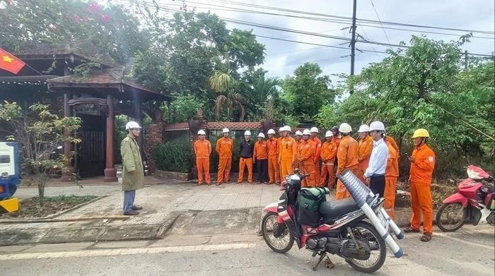 Điện lực Hương Thủy lên kế hoạch bảo đảm cung cấp điện an toàn nhằm giảm thiểu thiệt hại gây ra cho hệ thống điện. (Nguồn: Điện lực Huế)