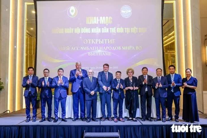 Đại biểu tham dự khai mạc Những ngày Hội đồng nhân dân thế giới tại Việt Nam. (Nguồn: Tuổi trẻ)