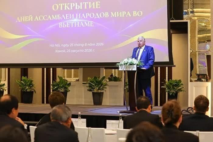 ông Andrey Belyaninov, Tổng Thư ký Hội đồng nhân dân thế giới, Thành viên Ủy ban UNESCO Liên bang Nga phát biểu tại sự kiện. (Ảnh: Đinh Hòa)