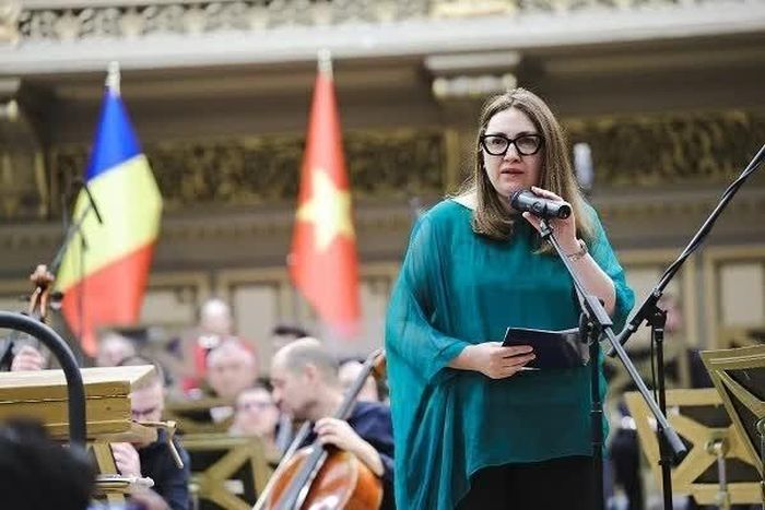 Quốc vụ khanh Bộ Ngoại giao Romania Ana Tinca phát biểu chào mừng. 