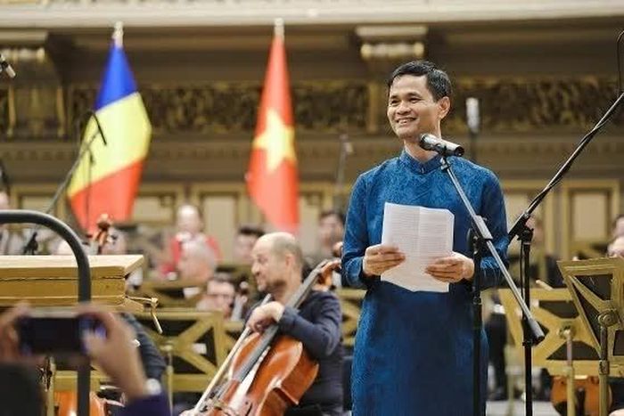  Đại sứ Việt Nam tại RomaniaLê Vĩnh Thắng phát biểu khai mạc. 