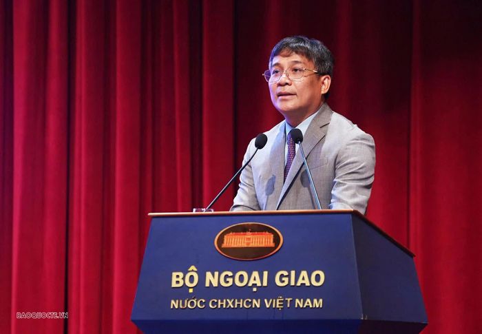Thứ trưởng Thường trực Nguyễn Minh Vũ thông tin về kết quả Hội nghị Ngoại giao lần thứ 33. (Ảnh: Thành Long)