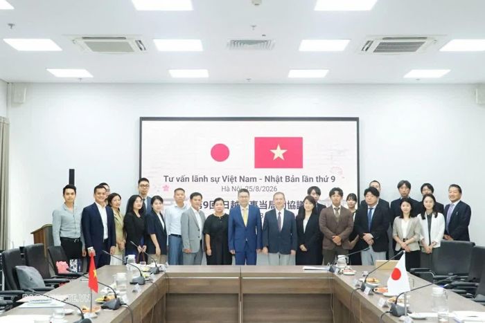 Các đại biểu tham dự cuộc họp Tư vấn lãnh sự Việt Nam - Nhật Bản lần thứ 9 chụp ảnh lưu niệm. (Ảnh: Minh Nhuận)