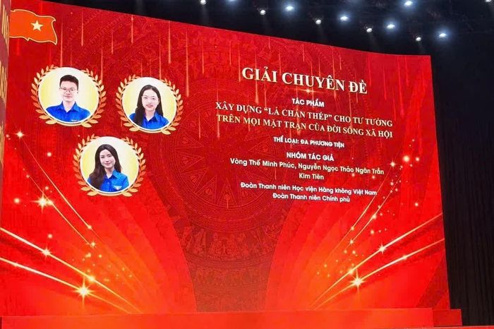 Tác phẩm “Xây dựng ‘Lá Chắn Thép’ cho tư tưởng trên mọi mặt trận của đời sống xã hội” của nhóm sinh viên Vòng Thế Minh Phúc, Nguyễn Ngọc Thảo Ngân và Trần Kim Tiên, cùng thuộc Khoa Khai thác Hàng không thực hiện.