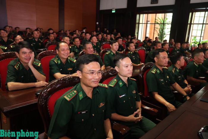 Cán bộ Bộ đội Biên phòng tham dự Hội nghị. Ảnh: Thủy Nguyên