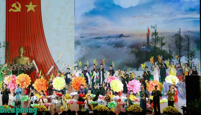 Tiết mục văn nghệ đặc sắc tại hội nghị. Ảnh: Thu Minh