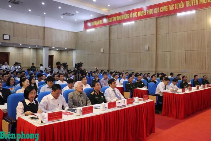 Đại biểu các đơn vị dự khai mạc hội thi. Ảnh: Viết Lam