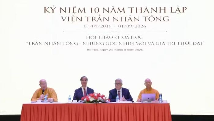 Các đại biểu điều hành hội thảo “Trần Nhân Tông - Những góc nhìn mới và giá trị thời đại” . Ảnh: BTC