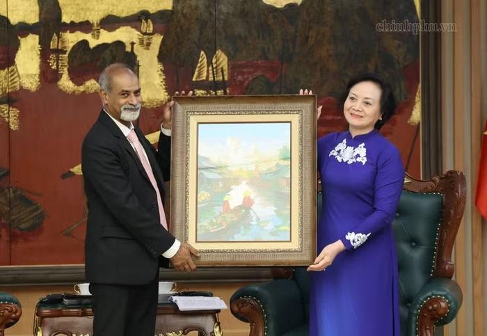 Phó Thủ tướng Phạm Thị Thanh Trà và ông Sanjay Wijesekera, Giám đốc UNICEF khu vực Châu Á - Thái Bình Dương - Ảnh: VGP