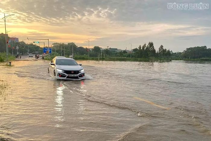 Nước ngập đường giao thông tại xã Tiên Lục sáng 25/8/2026. Ảnh: Thanh Thắng