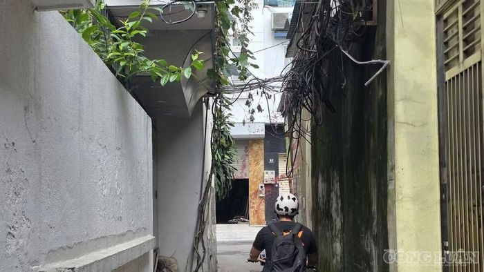 Đường dây chằng chịt hoặc võng thấp có thể trở thành vật cản đối với các phương tiện.