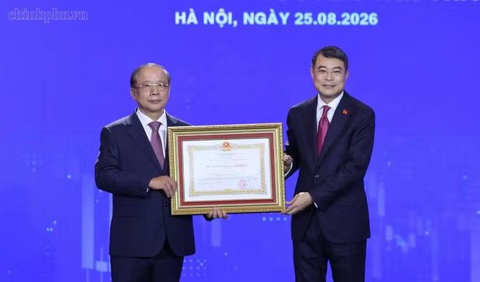 Thủ tướng Chính phủ Lê Minh Hưng trao Huân chương Lao động hạng Nhất tặng Chủ tịch Hiệp hội Nguyễn Văn Thân - Ảnh: VGP