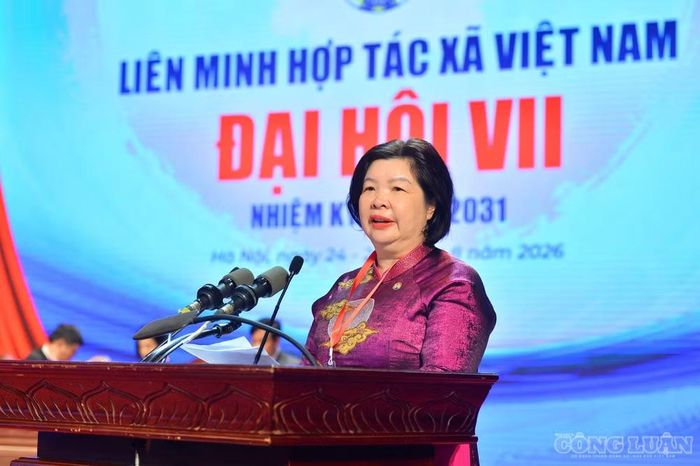 Bà Cao Xuân Thu Vân, Chủ tịch Liên minh HTX Việt Nam, phát biểu tại Đại hội.