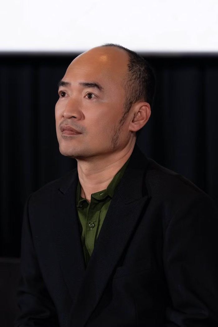 Hạo Khang đóng vai con trai Thu Trang, Tiến Luật trong phim.