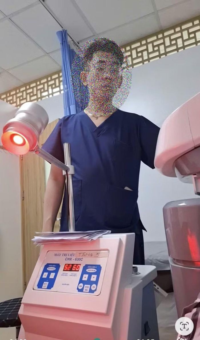 Nhân viên tên Huy bị cơ quan chức năng xử phạt do hành nghề khi chưa đăng kýẢnh: ĐH
