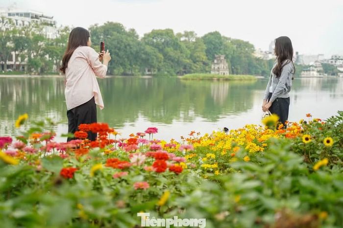 Hôm nay, miền Bắc có hình thái thời tiết mùa thu điển hình, thời tiết mát mẻ.