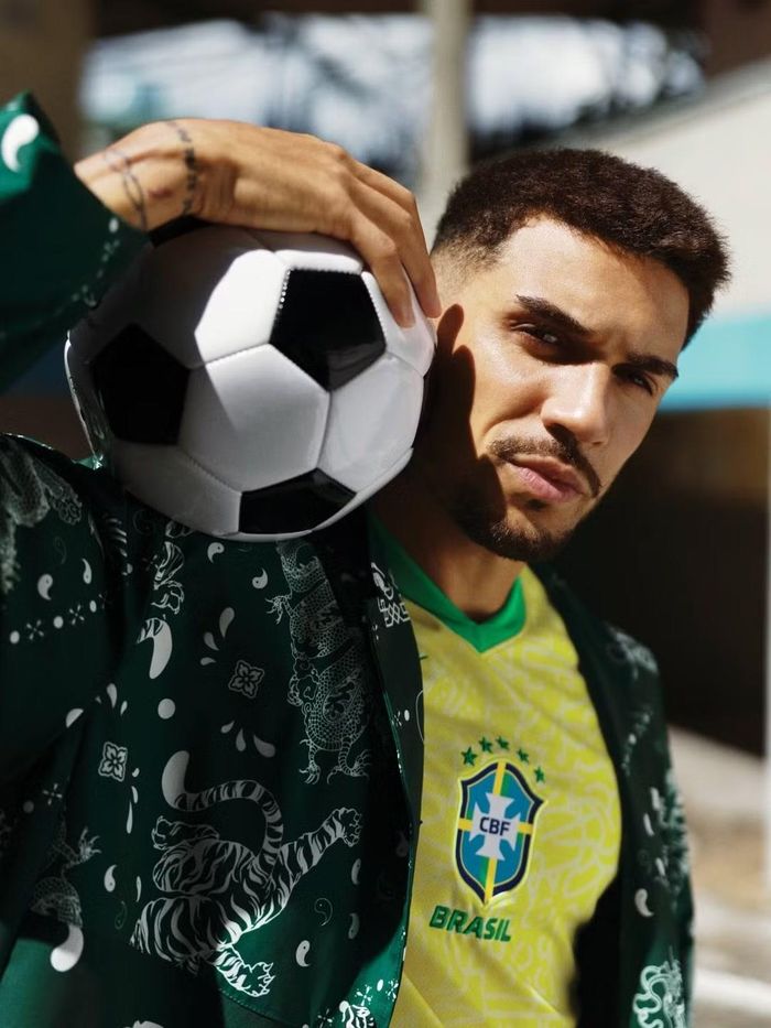 Trong thời gian nằm trong hệ thống đào tạo của Barcelona, Hoàng Hên từng chơi cùng Gerard Deulofeu và Rafinha. Năm 2010, anh chủ động rời La Masia để chuyển sang Real Betis, không phải vì bị đánh giá thấp về chuyên môn mà do muốn sống gần gia đình. Sau đó, tiền vệ này tiếp tục khoác áo các đội bóng tại Tây Ban Nha, Gruzia và Bồ Đào Nha. Sự nghiệp châu Âu không đưa anh đến sân khấu lớn, nhưng tạo nền tảng kỹ thuật và kinh nghiệm cho hành trình về sau.