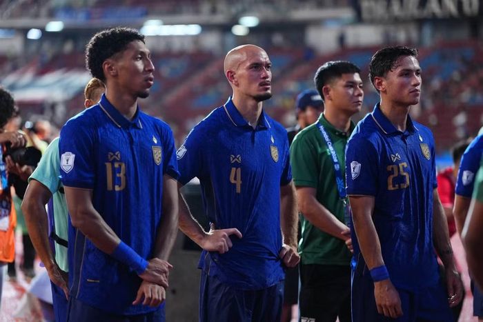  Các cầu thủ Thái Lan thẫn thờ sau khi thua Việt Nam 0-2 ở trận chung kết lượt đi. 