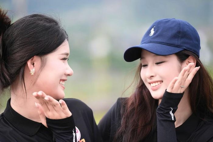 “Mỗi địa điểm đi qua đều cho cảm xúc khác nhau. Bình Lư khiến em nhớ bởi sự bình dị. Em rất vui vì cuộc thi cho chúng em cơ hội được đi, được nhìn và được trải nghiệm những điều mà có thể trước đây chưa từng nghĩ mình có cơ hội trải qua”, Bùi Mai Linh nói.
