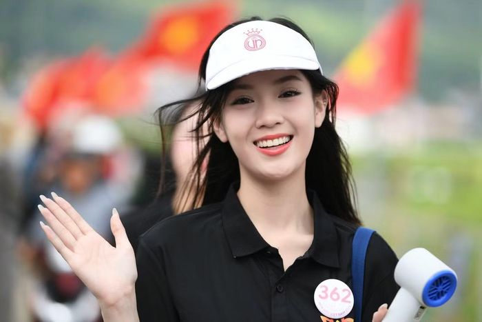 Nguyễn Yến Trang (SN 2006, Hà Nội) là sinh viên ngành sư phạm tiểu học, Trường Đại học Thủ đô Hà Nội.
