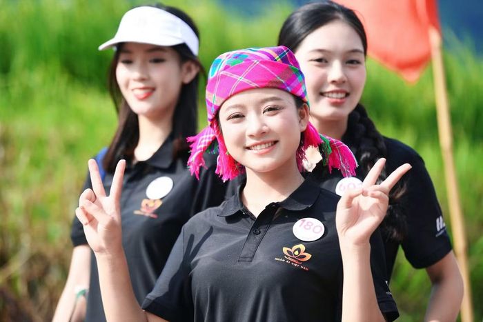 Thí sinh Nguyễn Diệu Chi (SBD 180) rạng rỡ khoe vẻ đẹp nguyên bản.
