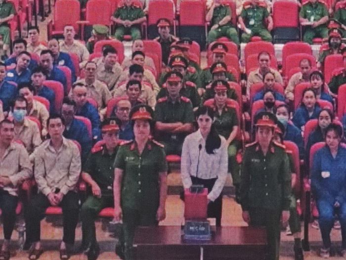 An Tây tại phiên tòa. Ảnh chụp qua màn hình.