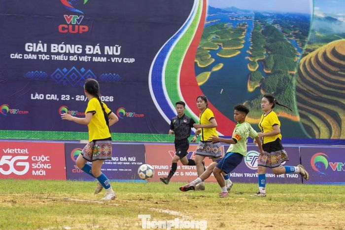 Trước khi bước vào vòng thứ 2, đội Ea Păl (Đắk Lắk) đã để thua 4-1 trước Đội Lục Yên (Lào Cai), với tình thế không còn gì để mất, các nữ cầu thủ Tây Nguyên rất quyết tâm tìm kiếm một kết quả thuận lợi.