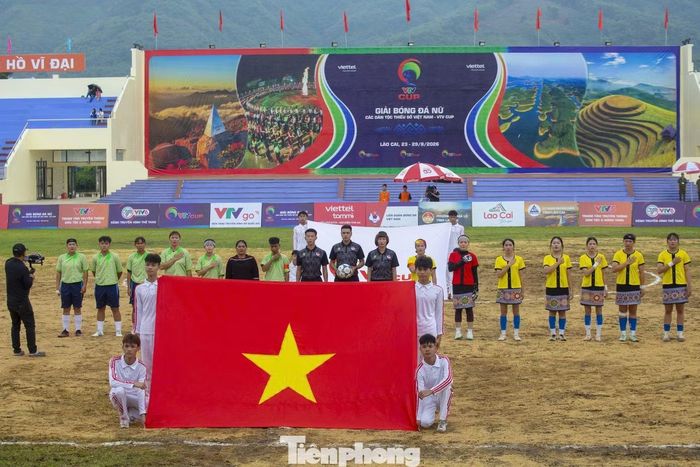 Giải Bóng đá nữ các dân tộc thiểu số Việt Nam VTV Cup lần thứ I, năm 2026 diễn ra từ ngày 23/8 tại Sân vận động phường Nghĩa Lộ, tỉnh Lào Cai, quy tụ 12 đội bóng đến từ nhiều vùng miền trên cả nước.