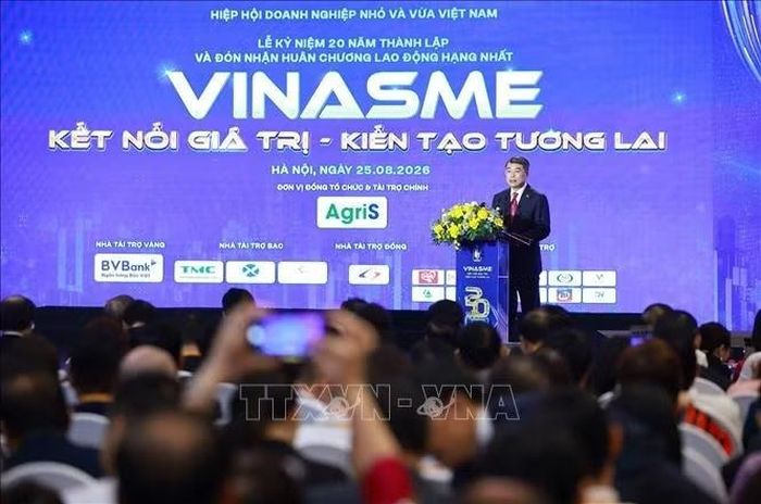 Thủ tướng Lê Minh Hưng phát biểu tại Lễ kỷ niệm 20 năm thành lập Hiệp hội Doanh nghiệp nhỏ và vừa Việt Nam. Ảnh: Dương Giang/TTXVN