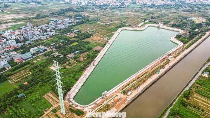 Cách đó không xa, hồ điều hòa Yên Nghĩa 2 tại xã An Khánh rộng khoảng 5 ha, tổng vốn đầu tư 250 tỷ đồng. Các hạng mục kè hồ, đường dạo và hệ thống hạ tầng kỹ thuật tại Yên Nghĩa 2 đã cơ bản hoàn thiện.