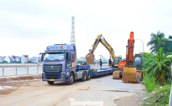 Các hạng mục phụ trợ và chỉnh trang cảnh quan quanh hồ Yên Nghĩa 1 đang tiếp tục được hoàn thiện.