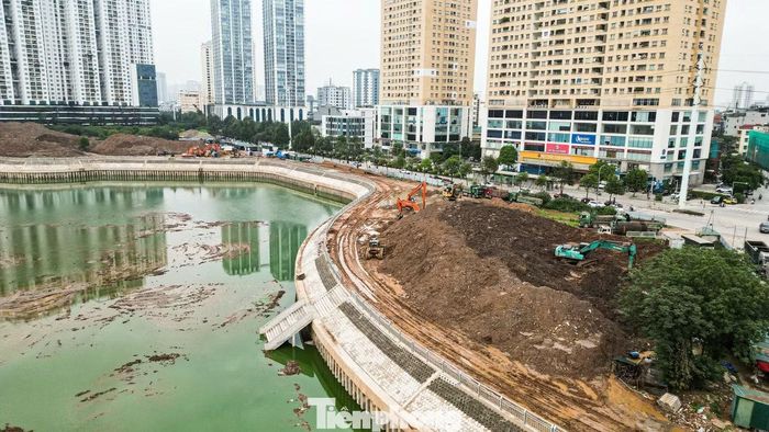 Cống điều tiết kích thước 3 x 3 m kết nối hồ Yên Nghĩa 1 với kênh La Khê, phục vụ việc điều tiết và tiêu thoát nước cho khu vực.